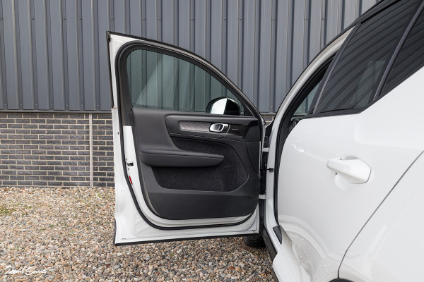 Volvo XC40 1.5 T5 Recharge R-Design | Adaptieve cruise | Panorama dak | Harman Kardon | Zwenkbare trekhaak |