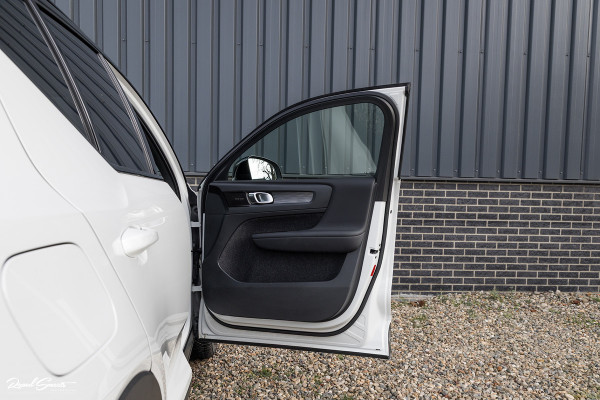 Volvo XC40 1.5 T5 Recharge R-Design | Adaptieve cruise | Panorama dak | Harman Kardon | Zwenkbare trekhaak |