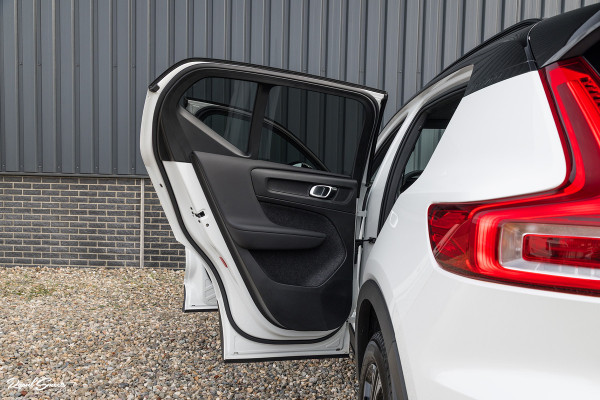 Volvo XC40 1.5 T5 Recharge R-Design | Adaptieve cruise | Panorama dak | Harman Kardon | Zwenkbare trekhaak |