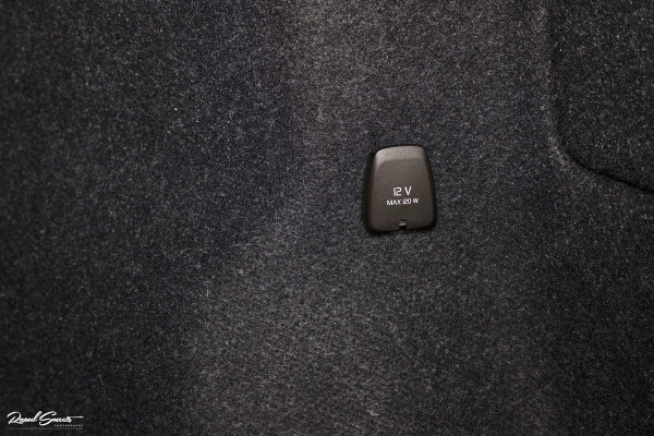 Volvo XC40 1.5 T5 Recharge R-Design | Adaptieve cruise | Panorama dak | Harman Kardon | Zwenkbare trekhaak |