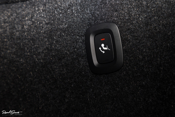 Volvo XC40 1.5 T5 Recharge R-Design | Adaptieve cruise | Panorama dak | Harman Kardon | Zwenkbare trekhaak |