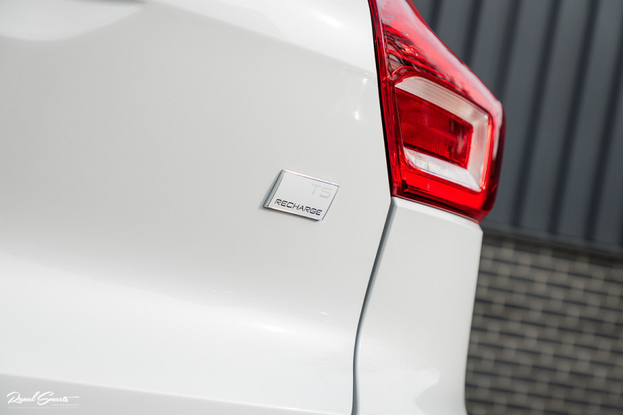 Volvo XC40 1.5 T5 Recharge R-Design | Adaptieve cruise | Panorama dak | Harman Kardon | Zwenkbare trekhaak |