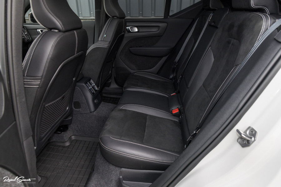 Volvo XC40 1.5 T5 Recharge R-Design | Panorama dak | 360 Camera | 20 Inch |