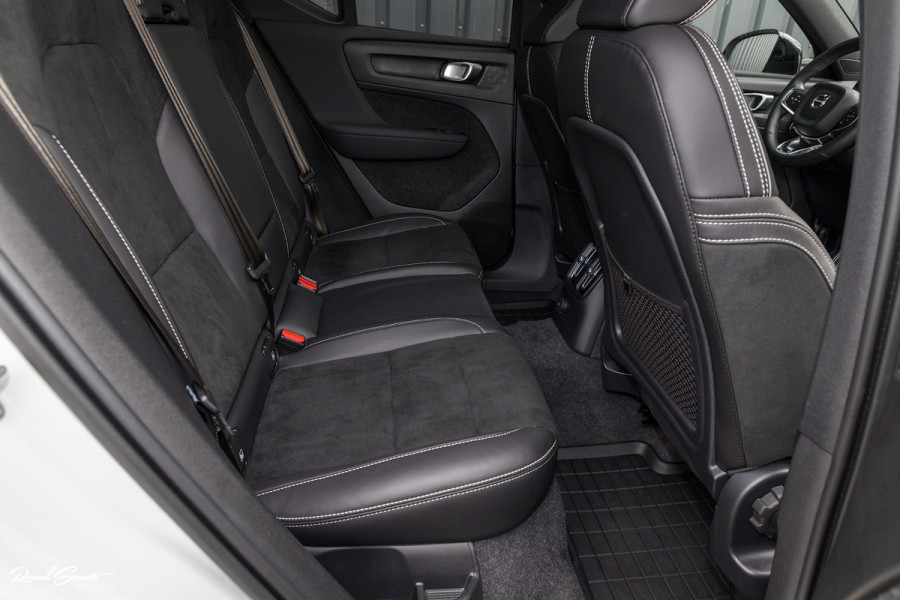 Volvo XC40 1.5 T5 Recharge R-Design | Panorama dak | 360 Camera | 20 Inch |