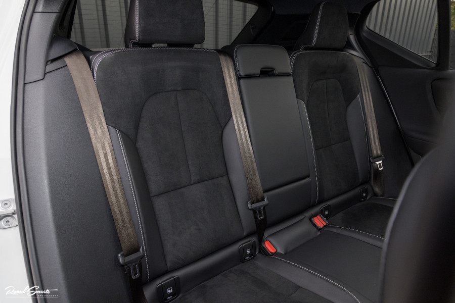 Volvo XC40 1.5 T5 Recharge R-Design | Panorama dak | 360 Camera | 20 Inch |