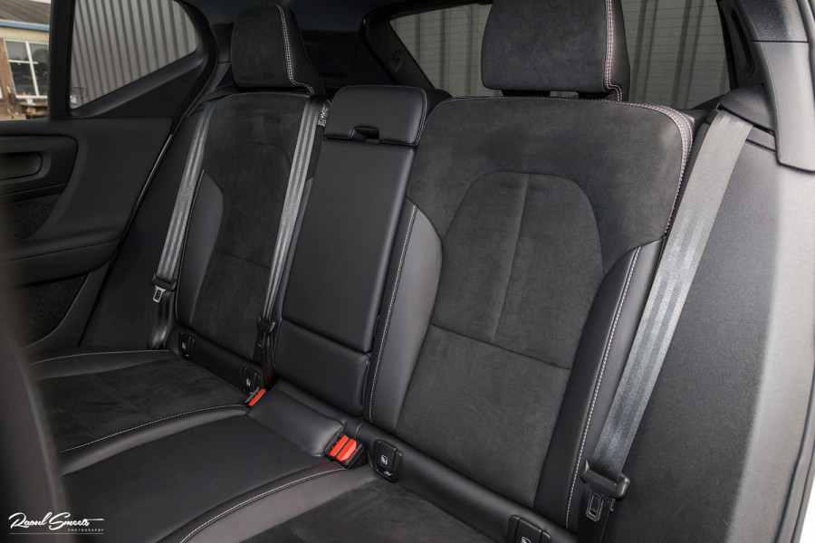 Volvo XC40 1.5 T5 Recharge R-Design | Panorama dak | 360 Camera | 20 Inch |