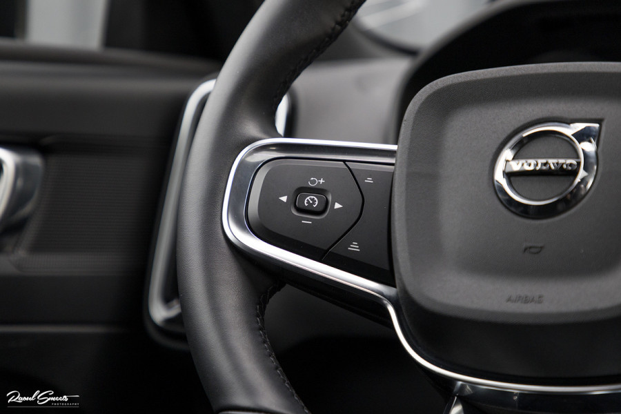 Volvo XC40 1.5 T5 Recharge R-Design | Panorama dak | 360 Camera | 20 Inch |