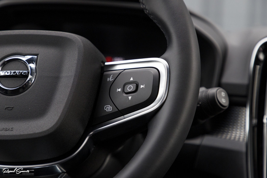 Volvo XC40 1.5 T5 Recharge R-Design | Panorama dak | 360 Camera | 20 Inch |