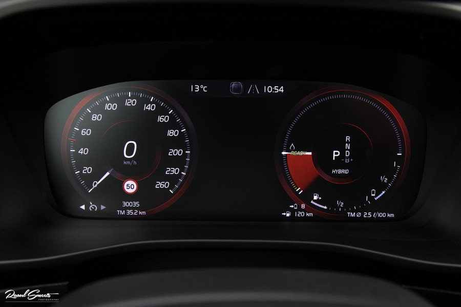 Volvo XC40 1.5 T5 Recharge R-Design | Panorama dak | 360 Camera | 20 Inch |