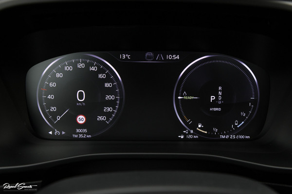 Volvo XC40 1.5 T5 Recharge R-Design | Panorama dak | 360 Camera | 20 Inch |