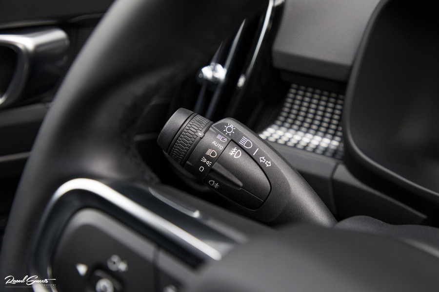 Volvo XC40 1.5 T5 Recharge R-Design | Panorama dak | 360 Camera | 20 Inch |