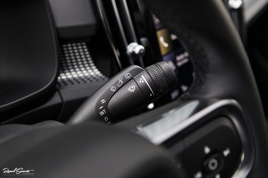 Volvo XC40 1.5 T5 Recharge R-Design | Panorama dak | 360 Camera | 20 Inch |