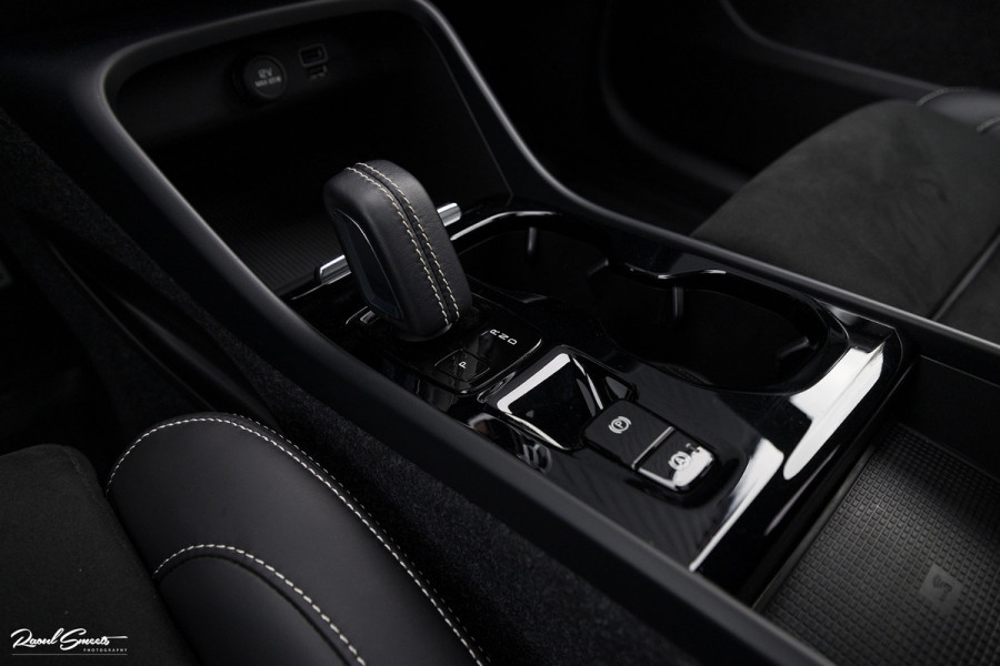 Volvo XC40 1.5 T5 Recharge R-Design | Panorama dak | 360 Camera | 20 Inch |
