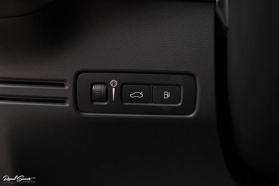 Volvo XC40 1.5 T5 Recharge R-Design | Panorama dak | 360 Camera | 20 Inch |