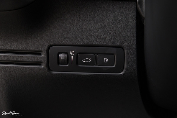 Volvo XC40 1.5 T5 Recharge R-Design | Panorama dak | 360 Camera | 20 Inch |
