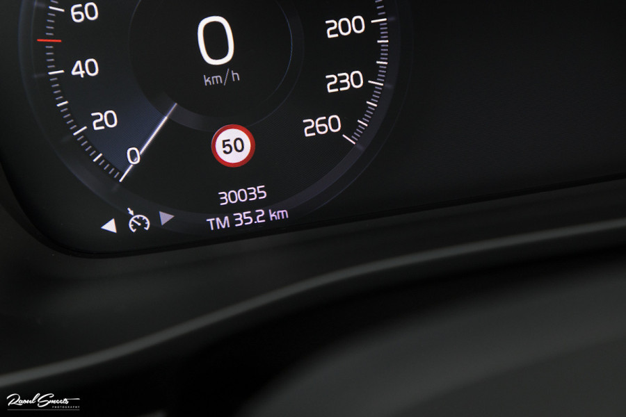 Volvo XC40 1.5 T5 Recharge R-Design | Panorama dak | 360 Camera | 20 Inch |