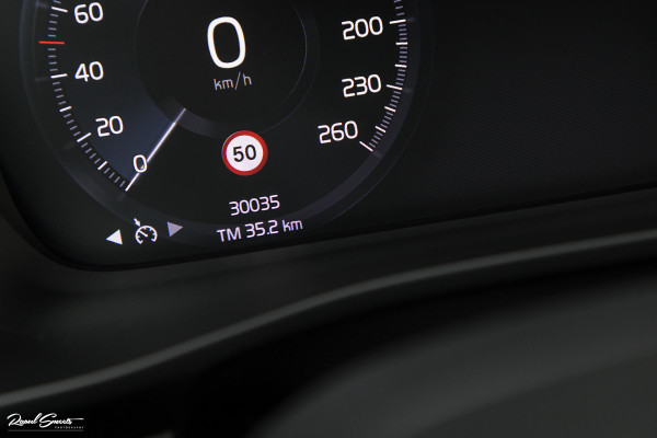 Volvo XC40 1.5 T5 Recharge R-Design | Panorama dak | 360 Camera | 20 Inch |