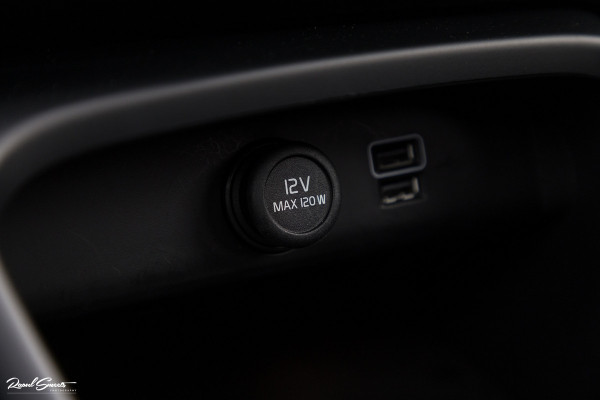 Volvo XC40 1.5 T5 Recharge R-Design | Panorama dak | 360 Camera | 20 Inch |