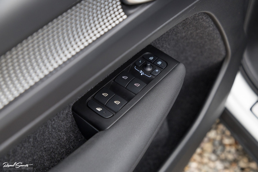 Volvo XC40 1.5 T5 Recharge R-Design | Panorama dak | 360 Camera | 20 Inch |