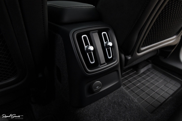 Volvo XC40 1.5 T5 Recharge R-Design | Panorama dak | 360 Camera | 20 Inch |