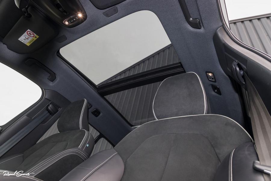 Volvo XC40 1.5 T5 Recharge R-Design | Panorama dak | 360 Camera | 20 Inch |