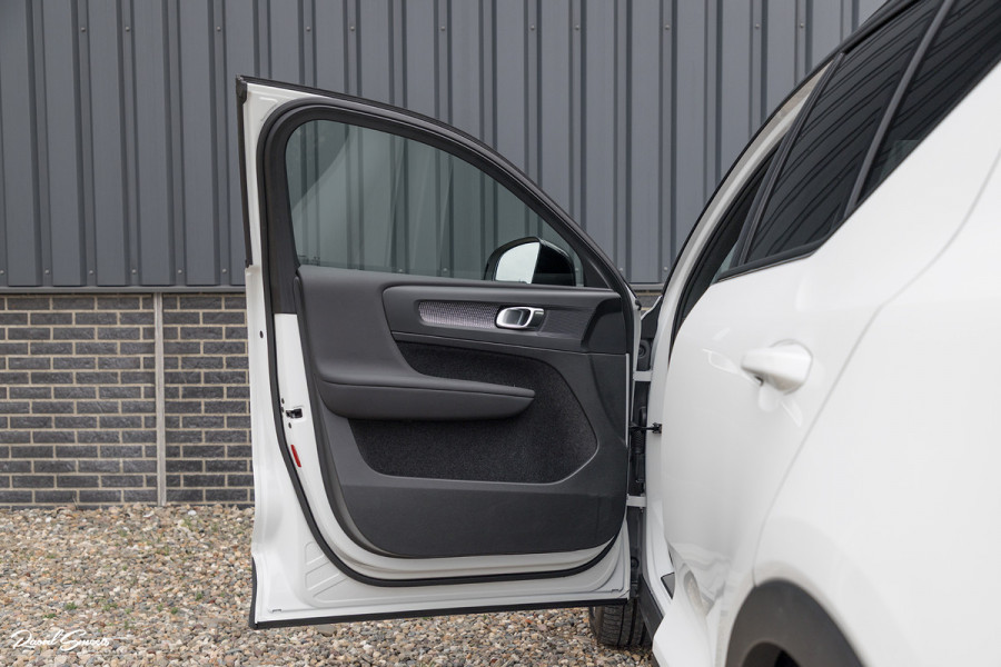 Volvo XC40 1.5 T5 Recharge R-Design | Panorama dak | 360 Camera | 20 Inch |