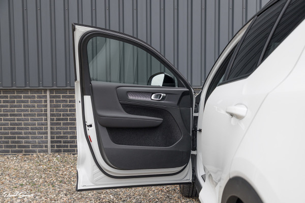 Volvo XC40 1.5 T5 Recharge R-Design | Panorama dak | 360 Camera | 20 Inch |