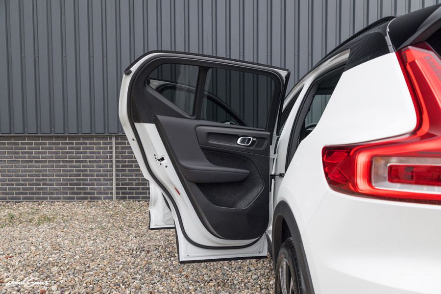 Volvo XC40 1.5 T5 Recharge R-Design | Panorama dak | 360 Camera | 20 Inch |