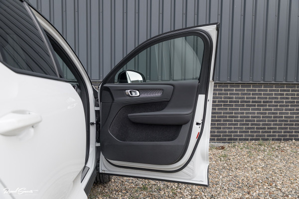 Volvo XC40 1.5 T5 Recharge R-Design | Panorama dak | 360 Camera | 20 Inch |