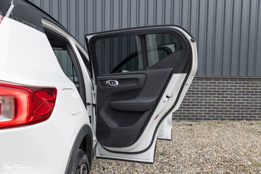 Volvo XC40 1.5 T5 Recharge R-Design | Panorama dak | 360 Camera | 20 Inch |