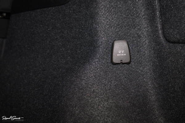 Volvo XC40 1.5 T5 Recharge R-Design | Panorama dak | 360 Camera | 20 Inch |