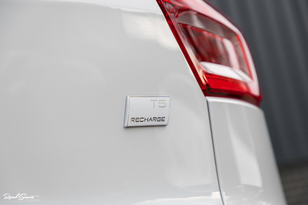 Volvo XC40 1.5 T5 Recharge R-Design | Panorama dak | 360 Camera | 20 Inch |