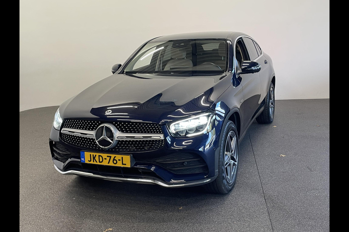 Mercedes-Benz GLC Coupé 300e 4MATIC 320pk PHEV AMG Line Navigatie Apple Carplay/Android Auto Camera Parkeersensoren Cruise Control Full Led Elektrische achterklep Stoelverwarming Climate Control Lichtmetalen velgen Mercedes-Benz GLC Coupé 300e 4MATIC 320pk PHEV AMG Line Navigatie Apple Carplay/Android Auto Camera Parkeersensoren Cruise Control Full Led Elektrische achterklep Stoelverwarming Climate Control Lichtmetalen velgen