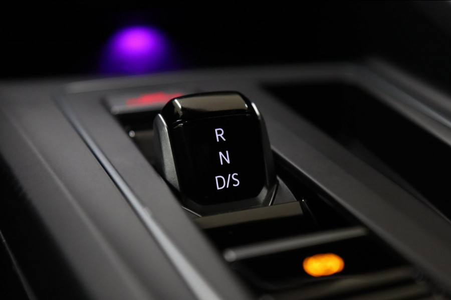 Volkswagen Golf 1.4 eHybrid GTE /PANO/IQLIGHT/CAM/CARPLAY/ACC/LANE ASSIST/VOL