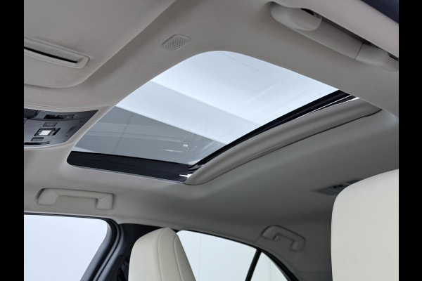 Lexus UX 300e 54kWh 204pk Leer 360°Camera Executive Navi Ecc Stoel+Stuurverwarming Schuif/Kanteldak HUD Adaptive-Cruise Apple Carplay And Miracast™ WiFi Blindspot monitoring Elek.Achterklep lane Assist DAB Bluetooth 1e Eigenaar Origineel Nederlandse Auto Nieuwprijs €64.000,-