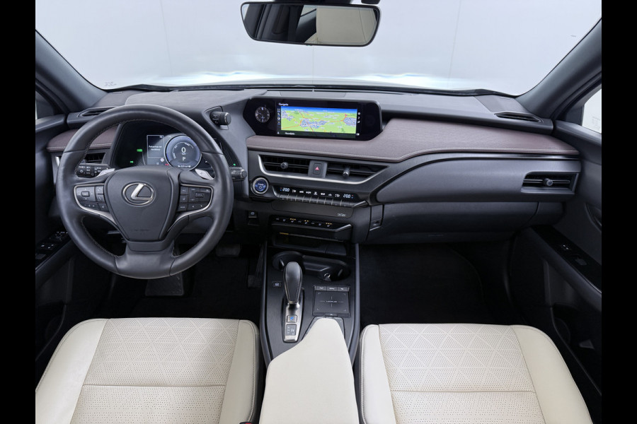 Lexus UX 300e 54kWh 204pk Leer 360°Camera Executive Navi Ecc Stoel+Stuurverwarming Schuif/Kanteldak HUD Adaptive-Cruise Apple Carplay And Miracast™ WiFi Blindspot monitoring Elek.Achterklep lane Assist DAB Bluetooth 1e Eigenaar Origineel Nederlandse Auto Nieuwprijs €64.000,-