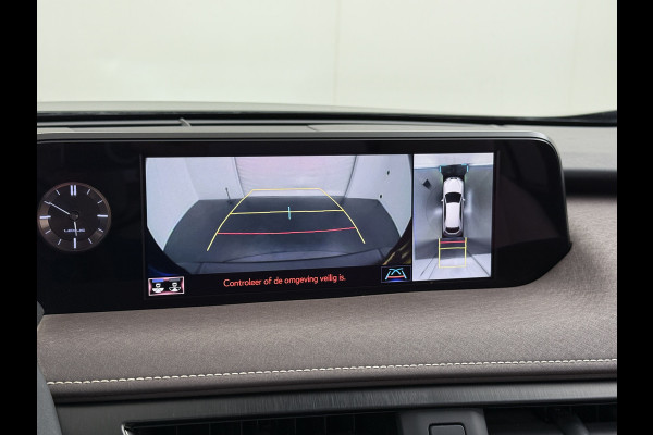 Lexus UX 300e 54kWh 204pk Leer 360°Camera Executive Navi Ecc Stoel+Stuurverwarming Schuif/Kanteldak HUD Adaptive-Cruise Apple Carplay And Miracast™ WiFi Blindspot monitoring Elek.Achterklep lane Assist DAB Bluetooth 1e Eigenaar Origineel Nederlandse Auto Nieuwprijs €64.000,-