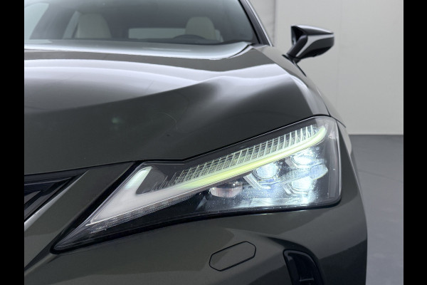 Lexus UX 300e 54kWh 204pk Leer 360°Camera Executive Navi Ecc Stoel+Stuurverwarming Schuif/Kanteldak HUD Adaptive-Cruise Apple Carplay And Miracast™ WiFi Blindspot monitoring Elek.Achterklep lane Assist DAB Bluetooth 1e Eigenaar Origineel Nederlandse Auto Nieuwprijs €64.000,-