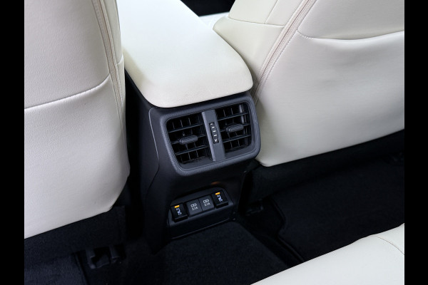 Lexus UX 300e 54kWh 204pk Leer 360°Camera Executive Navi Ecc Stoel+Stuurverwarming Schuif/Kanteldak HUD Adaptive-Cruise Apple Carplay And Miracast™ WiFi Blindspot monitoring Elek.Achterklep lane Assist DAB Bluetooth 1e Eigenaar Origineel Nederlandse Auto Nieuwprijs €64.000,-