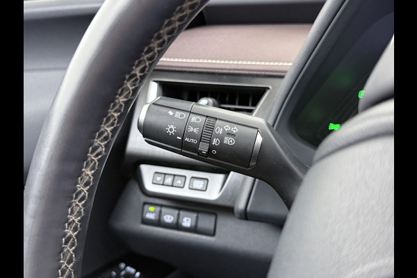 Lexus UX 300e 54kWh 204pk Leer 360°Camera Executive Navi Ecc Stoel+Stuurverwarming Schuif/Kanteldak HUD Adaptive-Cruise Apple Carplay And Miracast™ WiFi Blindspot monitoring Elek.Achterklep lane Assist DAB Bluetooth 1e Eigenaar Origineel Nederlandse Auto Nieuwprijs €64.000,-