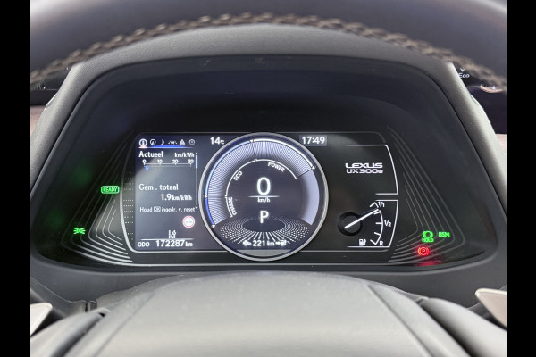 Lexus UX 300e 54kWh 204pk Leer 360°Camera Executive Navi Ecc Stoel+Stuurverwarming Schuif/Kanteldak HUD Adaptive-Cruise Apple Carplay And Miracast™ WiFi Blindspot monitoring Elek.Achterklep lane Assist DAB Bluetooth 1e Eigenaar Origineel Nederlandse Auto Nieuwprijs €64.000,-
