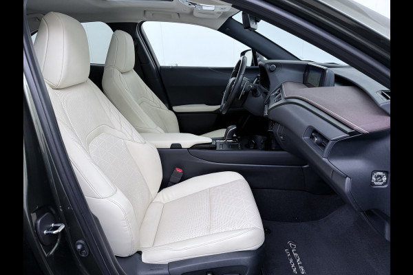 Lexus UX 300e 54kWh 204pk Leer 360°Camera Executive Navi Ecc Stoel+Stuurverwarming Schuif/Kanteldak HUD Adaptive-Cruise Apple Carplay And Miracast™ WiFi Blindspot monitoring Elek.Achterklep lane Assist DAB Bluetooth 1e Eigenaar Origineel Nederlandse Auto Nieuwprijs €64.000,-
