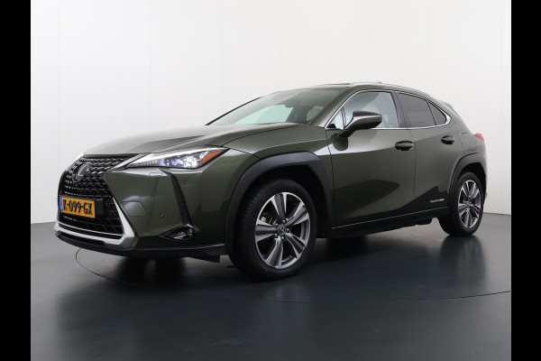 Lexus UX 300e 54kWh 204pk Leer 360°Camera Executive Navi Ecc Stoel+Stuurverwarming Schuif/Kanteldak HUD Adaptive-Cruise Apple Carplay And Miracast™ WiFi Blindspot monitoring Elek.Achterklep lane Assist DAB Bluetooth 1e Eigenaar Origineel Nederlandse Auto Nieuwprijs €64.000,-