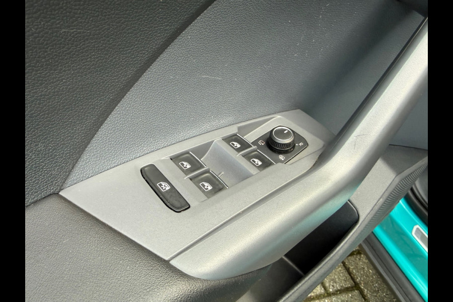 Volkswagen T-Cross 1.0 TSI 116pk Style R Line - Automaat - Navi - Winterpakket - Parkeerhulp