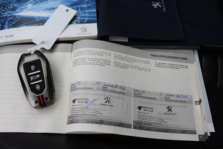 Peugeot 308 SW 1.2 PureTech Blue Lease Premium AUTOMAAT LEDER NAP /MEDIA/PANO CAMERA - PARKEERSENSOREN