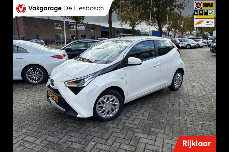 Toyota Aygo 1.0 VVT-i x-play/camera /airco/apple carplay/mf stuur/boeken