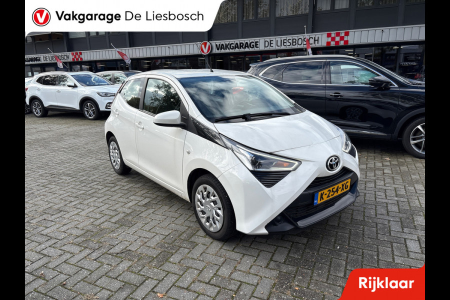 Toyota Aygo 1.0 VVT-i x-play/camera /airco/apple carplay/mf stuur/boeken