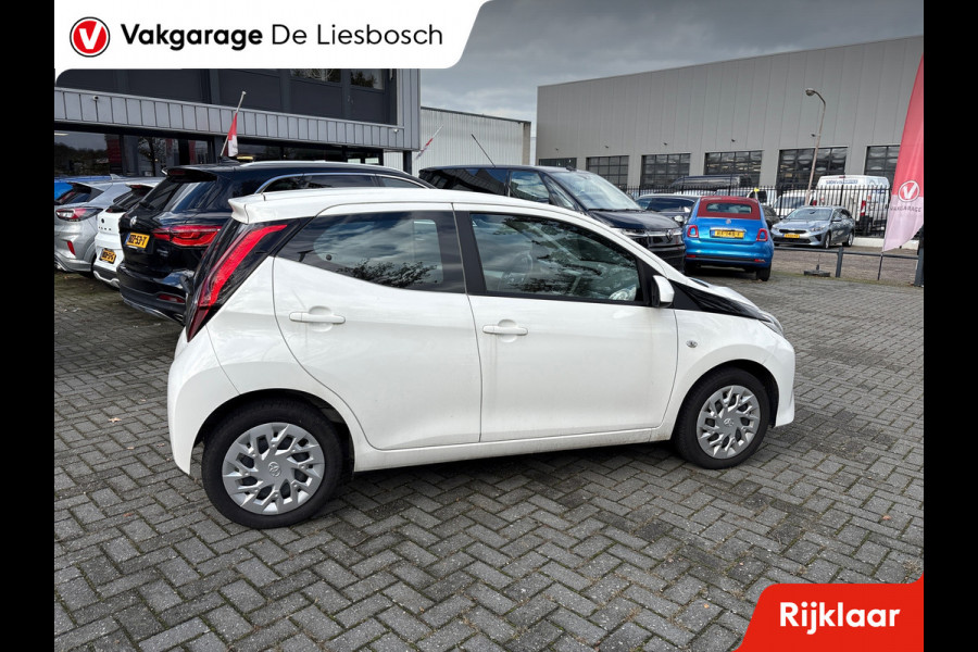 Toyota Aygo 1.0 VVT-i x-play/camera /airco/apple carplay/mf stuur/boeken