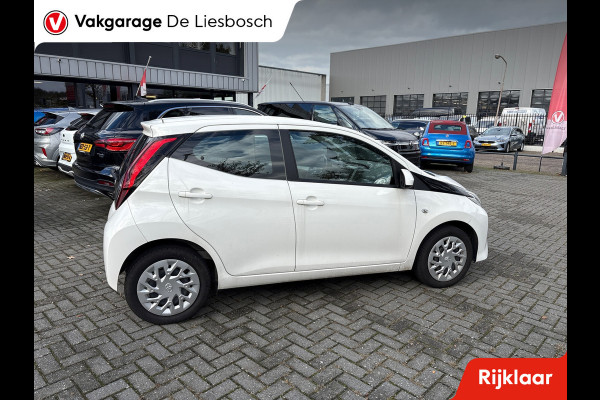 Toyota Aygo 1.0 VVT-i x-play/camera /airco/apple carplay/mf stuur/boeken