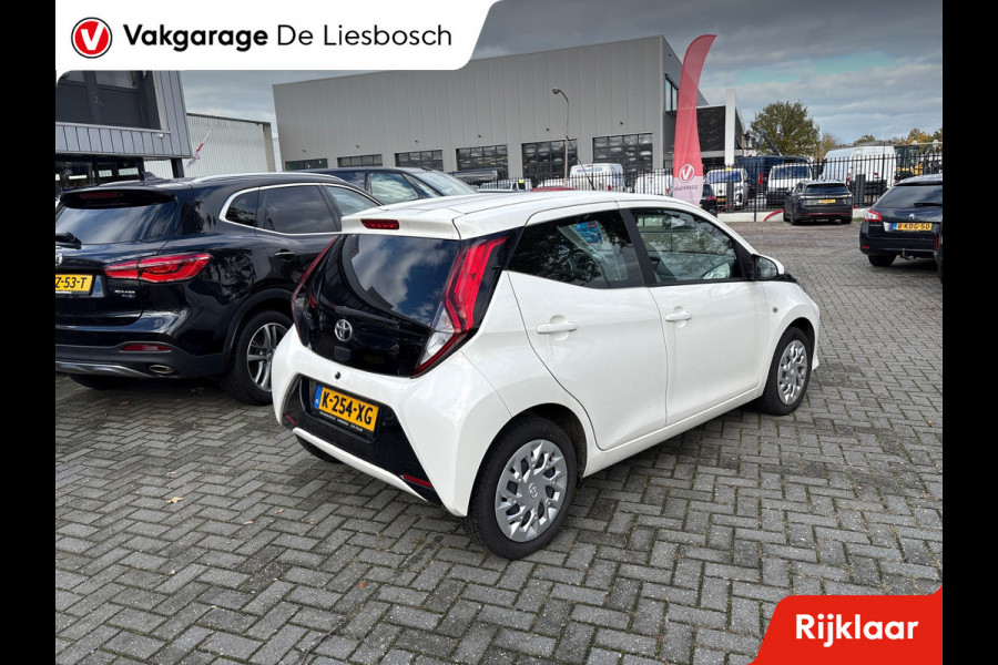 Toyota Aygo 1.0 VVT-i x-play/camera /airco/apple carplay/mf stuur/boeken